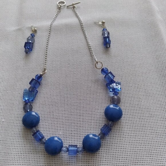 Elegant Earrings & Necklace Set, Made in Europe - Picture 4 of 5